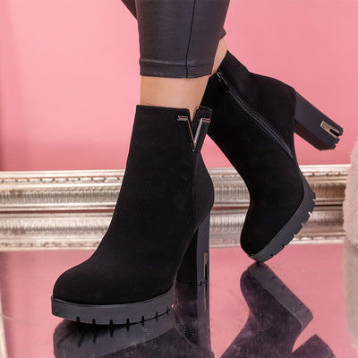 Дамски боти на ток Debora - Black