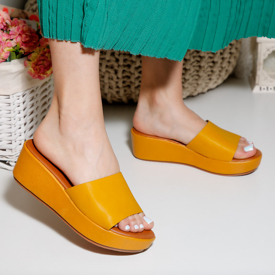 Дамски чехли на платформа Makkena - Yellow