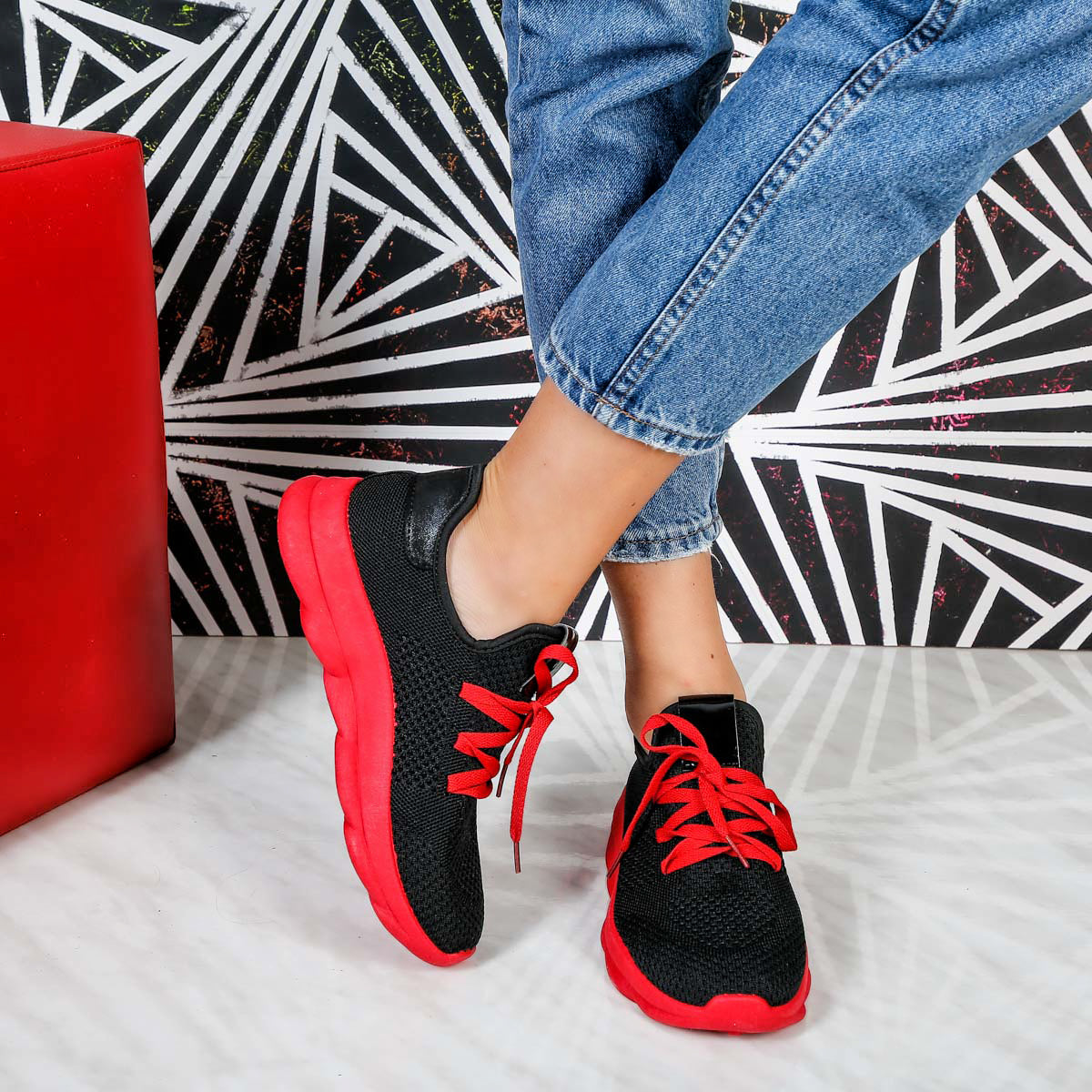 Дамски маратонки Yvone - Black/Red