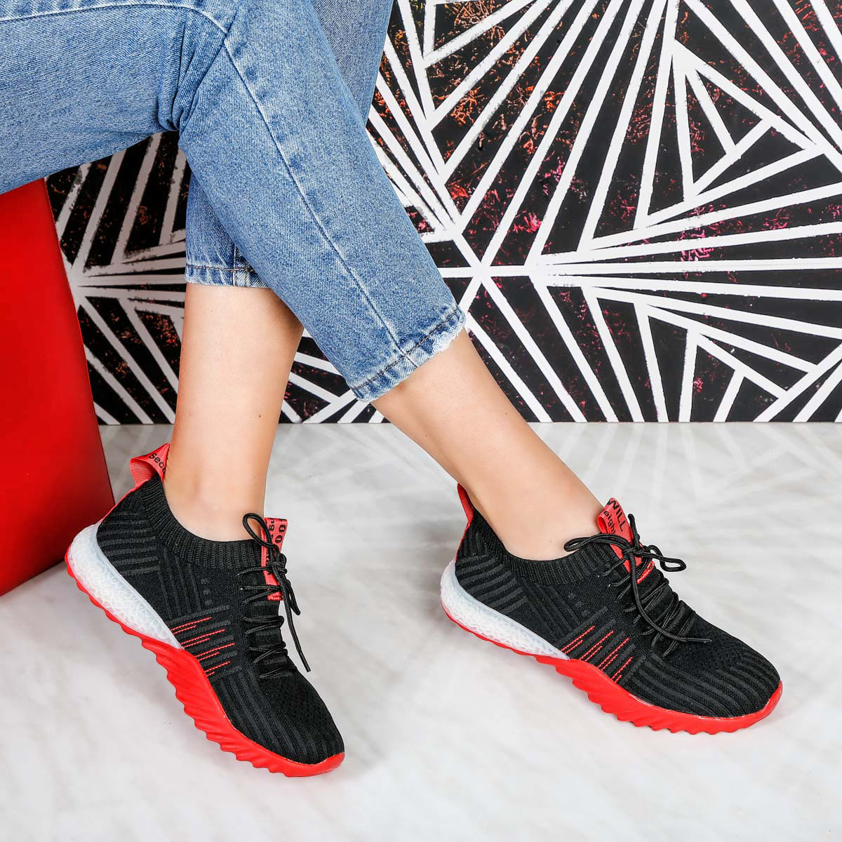Дамски маратонки Sidney - Black/Red