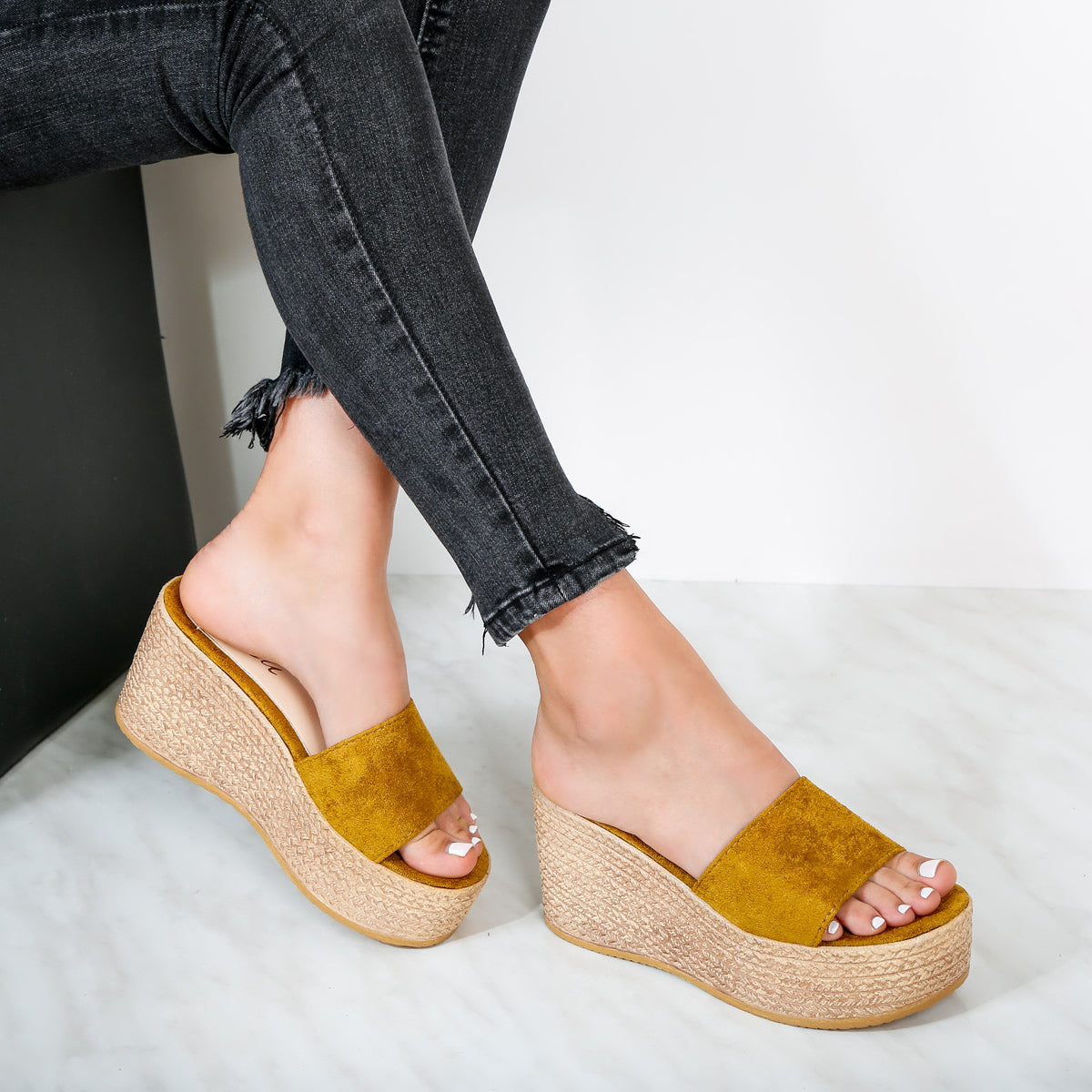 Дамски чехли на платформа Linor - Yellow