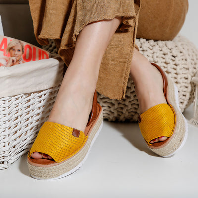 Дамски сандали на платформа Inara - Yellow