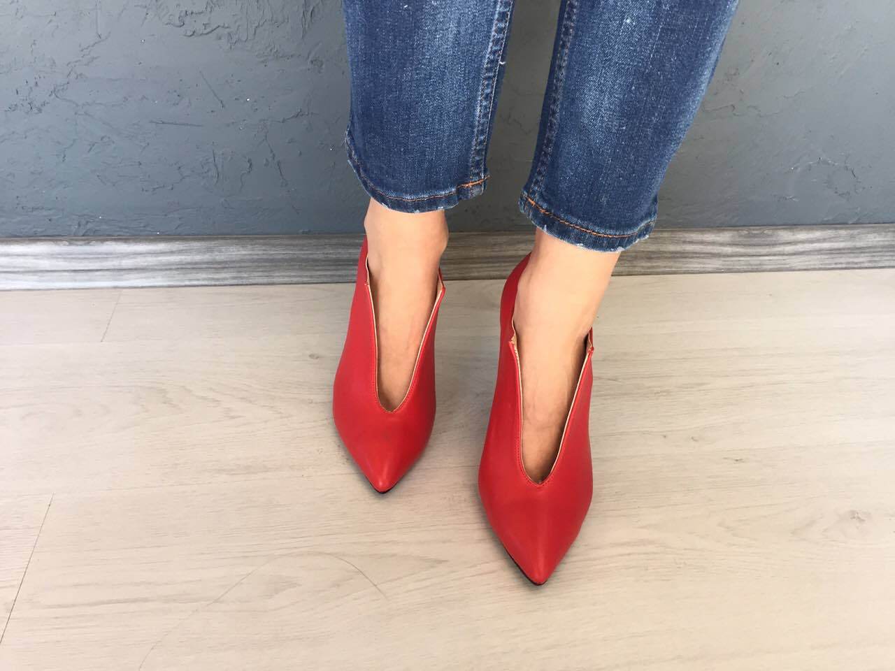 Обувки с ток Alina - Red